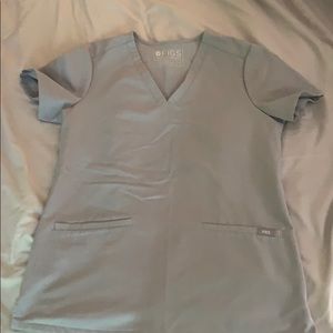 Figs 3 pocket scrub top